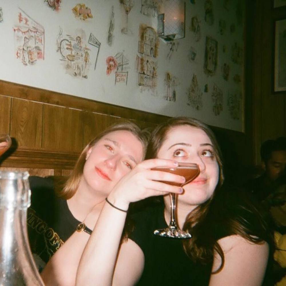 Meet your Posher, Larissa